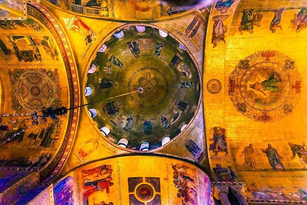 Perry, William 아티스트의 Saint Marks Basilica arches-mosaics-Venice-Italy작품입니다.